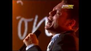 Tiziano Ferro in Sere Nere dal vivo