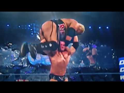 Superhuman WWE Wrestlers Who Could Lift Up Giants With Ease