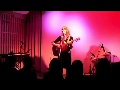 Hannah Howes - 'Red and White' - Live in Cafe Mono, Tokyo