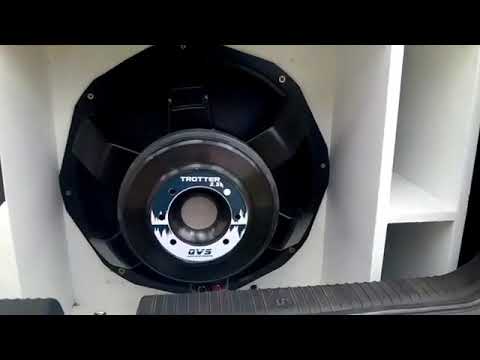 ASTRA GARAGEM SOM USANDO O GRAVE QVS TROTTER DE 18" 3.5K 1750 RMS