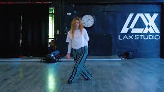 Laureen Parruitte // Desert Rose by Lolo Zouai