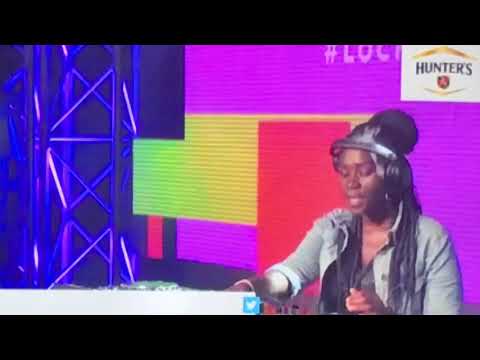 #Lockdownhouseparty: 🔥Yerrr🔥Dj Thabithabs is rocking us with Amapiano: 💃🏽Yass wena girl 🔥