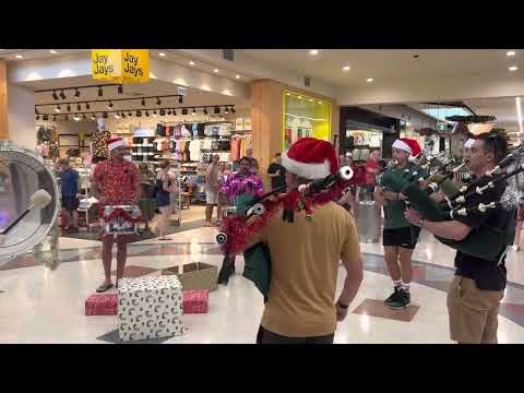 Christmas Flashmob - 3 RAR Pipes and Drums