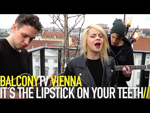 IT´S THE LIPSTICK ON YOUR TEETH - CRYSTAL DEATH (BalconyTV)