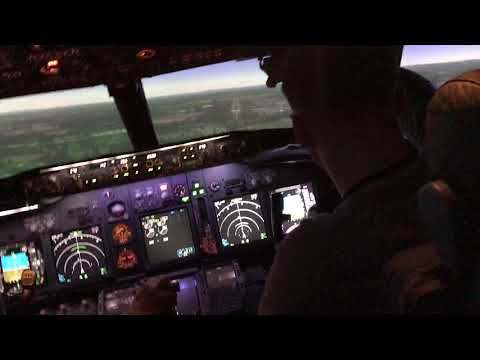 Boeing 737 Sim - 75 knot cross wind landing!