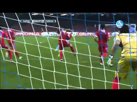 Napoli - Catania 1-0: Zuniga festeggia il suo primo goal segnandone uno decisivo al Catania.