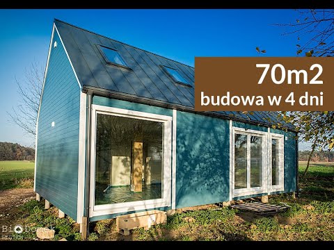Biodomek 70m2 - urocza niebieska elewacja z białymi oknami