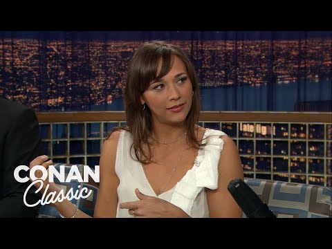 ラシダ・ジョーンズは "ギークな "コナンファン - "コナン・オブライエンとの深夜" (Rashida Jones Is A "Geeky" Conan Fan - "Late Night With Conan O'Brien")