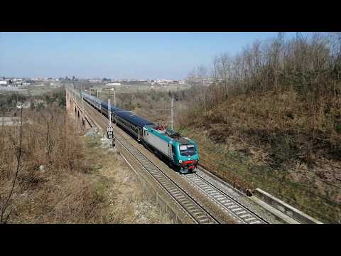 REGIONALE VELOCE IL FOSSANO SAVONA IN TRANSITO SUL PONTE. DOM. 24 - 3 - 2019