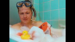 Music video thumbnail preview for Fäaschtbänkler - Fliegen fliegen by Fäaschtbänkler