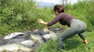 Amazing Fishing : The Girl Into the Woods Fishing, Harvesting Many Big Fish | Nana Fishing