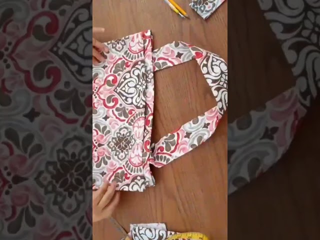 Vídeo relacionado con TOYANDONA Bolsa Tote para Mujer con Diseño Musical Bolsa Reutilizable y Lavable para Compras y Uso Diario con Motivo De Instrumentos