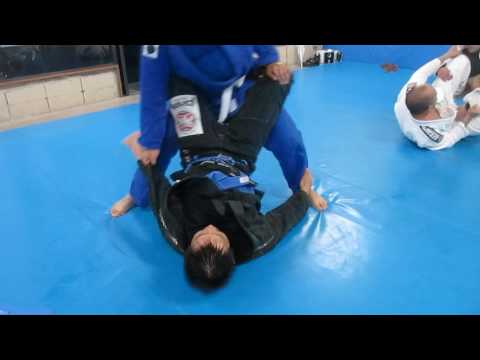 島本さんパスガードをディフェンス基本!【千葉県・練習が楽しい格闘技ジム】