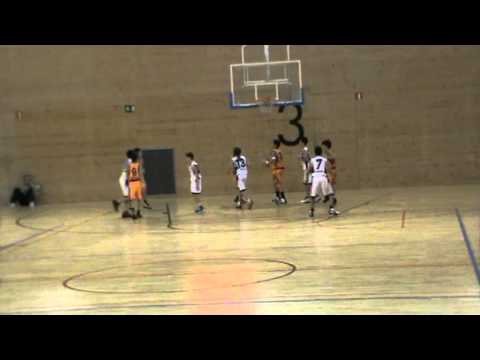 Triple Oriol Batlle al partit Mini Vermell Manresa - Molins. Gener 2012