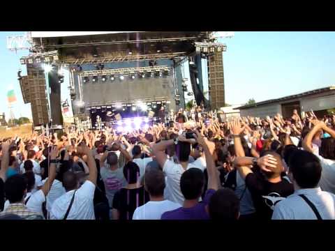 Tiesto @ Cacao Beach 2011 THE END ( Benny Benassi - House Music (Autoerotique's Power Remix) )