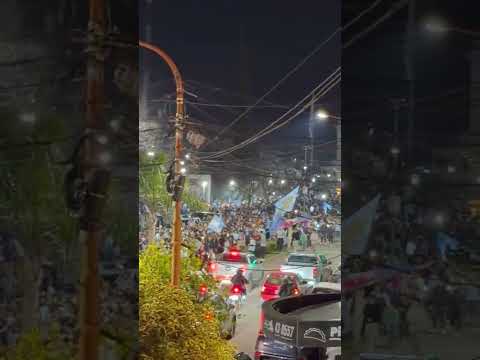 Festejos en el centro de Tres Arroyos. Argentina a la final del mundo