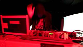 Gold Panda - "Snow & Taxis" (Live at the Blind Pig) HD