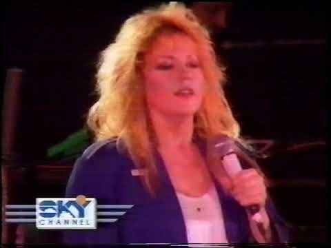 Sharon O'Neill - 1988 Stop Draggin' My Heart Around/Maxine live