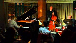 Alan Broadbent Trio live at The Kitano, New York, USA - Jazz Piano
