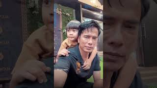 Penampilan Sederhana Ayah Lesti Kejora saat Datang ke Acara SD di Kampung Disorot, Pakai Baju Batik