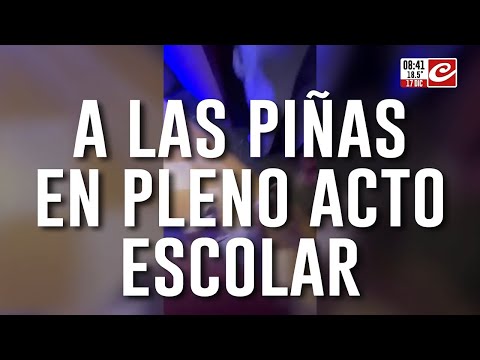Tremendo escándalo en acto escolar: mamis se agarraron a las piñas frente a los nenes