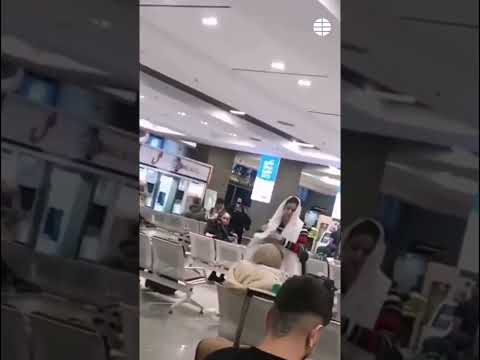 El vídeo de una mujer iraní quitándole el turbante a un clérigo que se ha vuelto viral #Turbante
