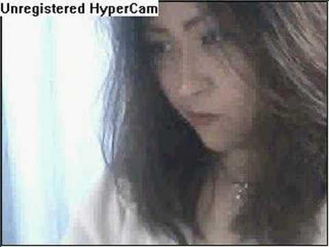 babaeng maganda kahit nakapangalumbaba