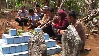 Download lagu LEMBAH BIRU - Andi Meriem Matalatta | Tembang Nostalgia Legendaris (Kuningan, Jawa Barat 2008) mp3