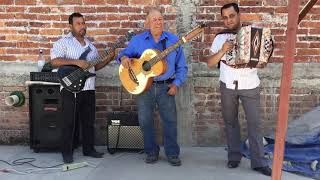 Rezando por ella los cadetes de Homero guerrero y Lupe Tijerina