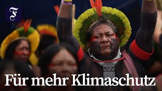 Großdemonstration zur Halbzeit der Weltklimakonferenz in Belém