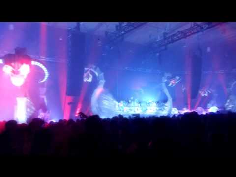 Dyprax vs. Bodyshock Live @ Masters of Hardcore 2016 playing D-Fence  - Pompen