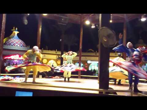 Muški plesači orijentalnog plesa