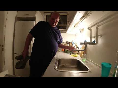 MongoTV_4280 - Mongo Madskole - Del 2 - Hønsebuillonsuppe Med PØLSER - Pastaskruer - LØG