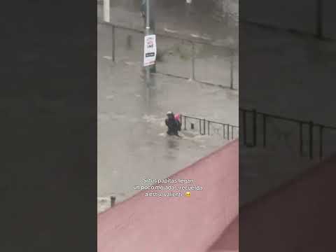 Todo un Guerrero... Navegando las calles de Córdoba en plena inundación 🛶📦