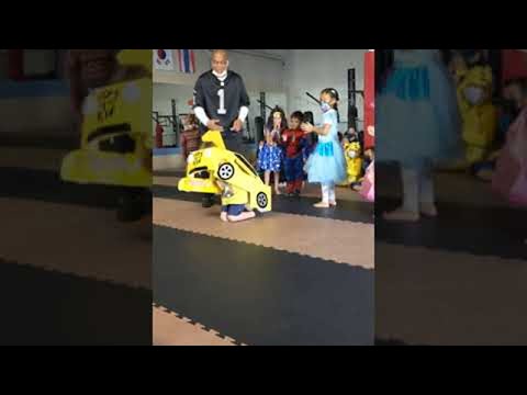 Kiddo Shows off Homemade Custom-Designed Transformer Costume || ViralHog