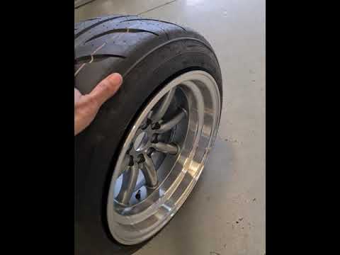 montamos para el eje delantero 195 50 r15  toyo r888 en 9"