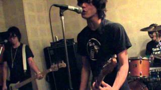 The Hum Hums "Ronnie Is A Psycho" Live at DO THE HUM HUM Vol.1