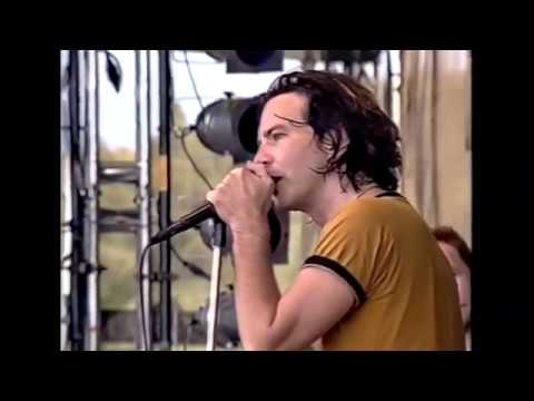 Eddie Vedder makes Ed Kowalczyk joke at Pinkpop 2000