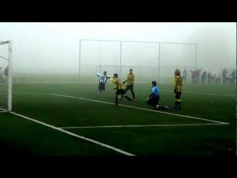 Tricht D3 scoort de 2-1 tegen Theole D7G en is kampioen (24-11-2012)