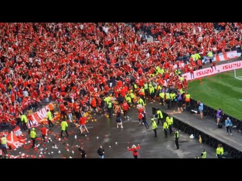 SCOT CUP FINAL CARNAGE. Aberdeen ultras burst through barriers to celebrate goal v Celtic (24.5.25)