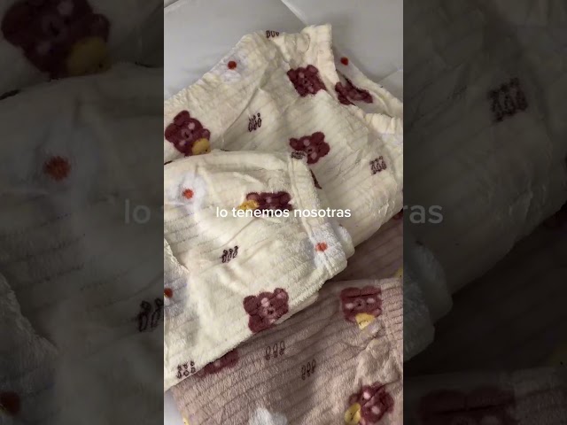 Vídeo relacionado con Friendumo Conjunto de Pijama de Forro Polar Coral para Mujer, Pijama Suave de Dos Piezas, Parte Superior de Manga Larga y Parte Inferior Cálida(Blanco-XL)