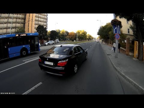 Elengedem a buszt, nem úgy mint mások - I let the bus go unlike others