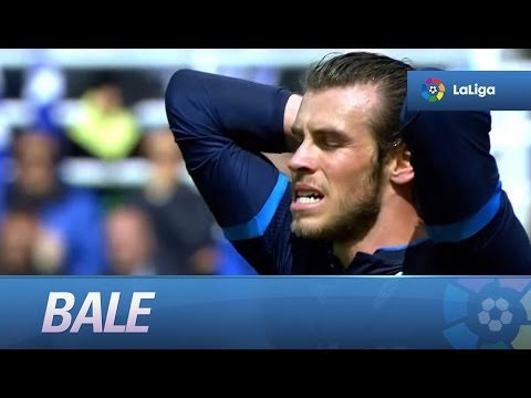 Bale cabecea el córner pero sale desviado por poco