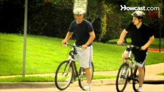 How to Use Hand Signals on a Bicycle