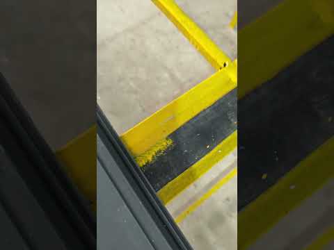 Có những phần tụi em phải chịu thiệt mà bỏ để đổi lại một bộ cửa đẹp và làm khách yên tâm lâu dài.