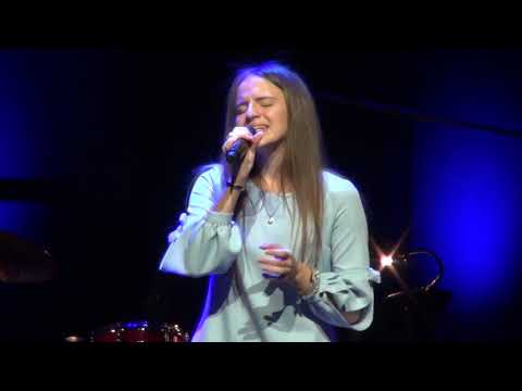 13 Arabella Saks Elutee