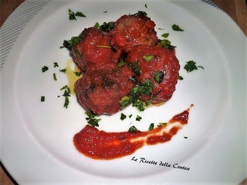 Polpette ripiene di mozzarella cotte nel pomodoro al forno