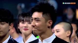 [Fancam] Huang Jingyu glanced to Xu Weizhou video