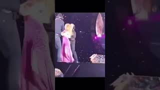 #Shakira was attacked by a fan#clips #backstage #fans 🏃‍♂️😮😮