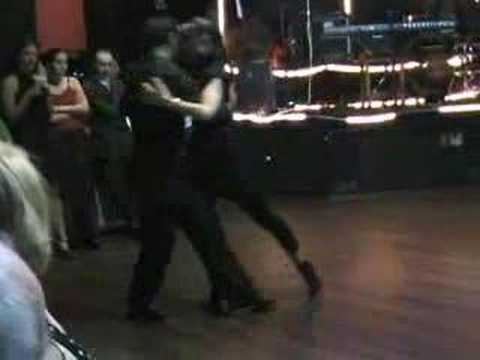  Osvaldo Zotto  and  Lorena Ermocida  are  dancing  to  the  tango  "  Café Domínguez  "